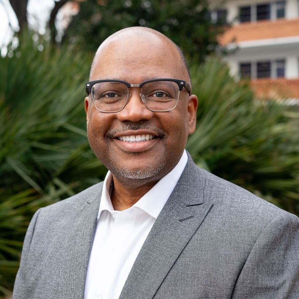 Kim Davis+Headshot_web+size